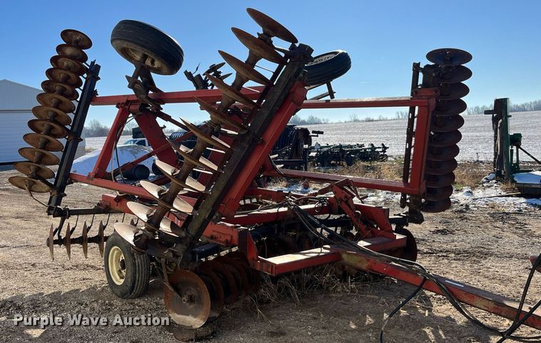 image for item LD9880 International Harvester 496  tandem disk