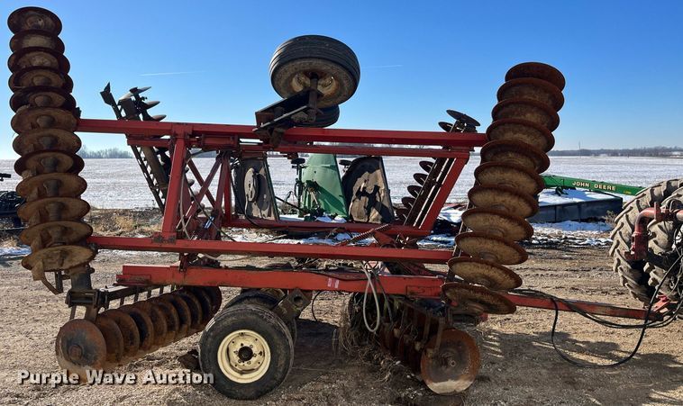 image for item LD9880 International Harvester 496  tandem disk