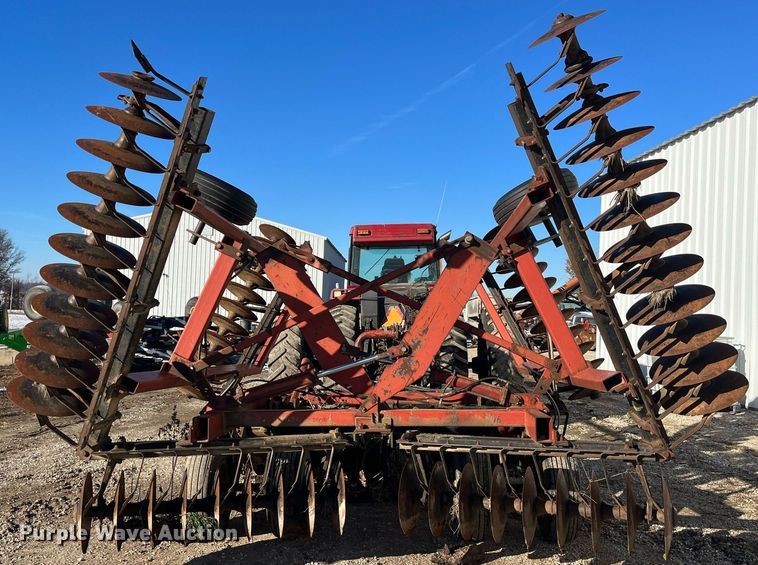 image for item LD9880 International Harvester 496  tandem disk