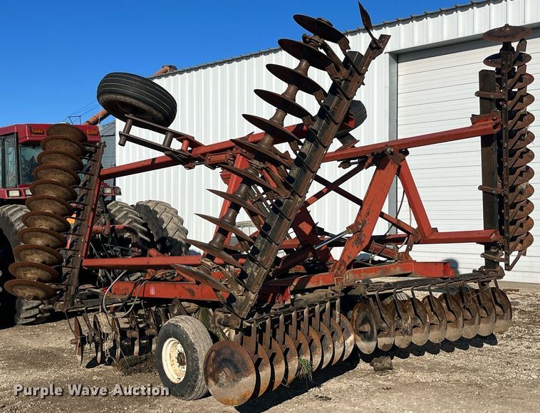 image for item LD9880 International Harvester 496  tandem disk