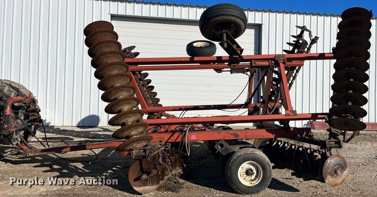 image for item LD9880 International Harvester 496  tandem disk