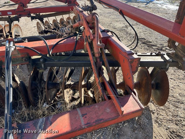 image for item LD9880 International Harvester 496  tandem disk