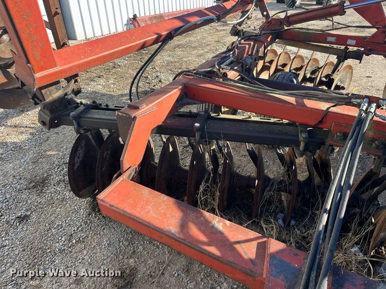 image for item LD9880 International Harvester 496  tandem disk