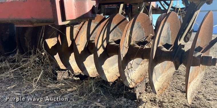 image for item LD9880 International Harvester 496  tandem disk