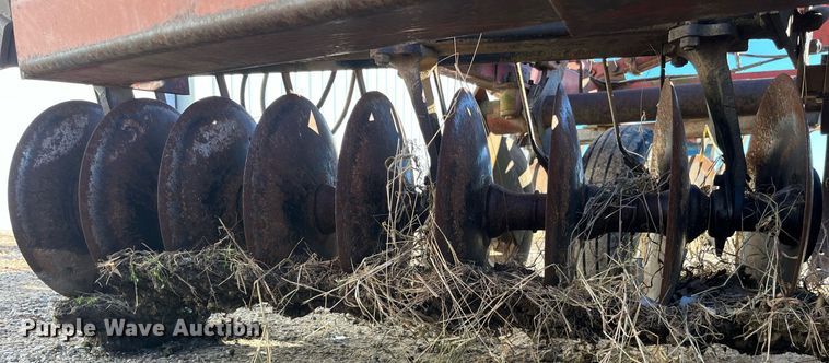 image for item LD9880 International Harvester 496  tandem disk