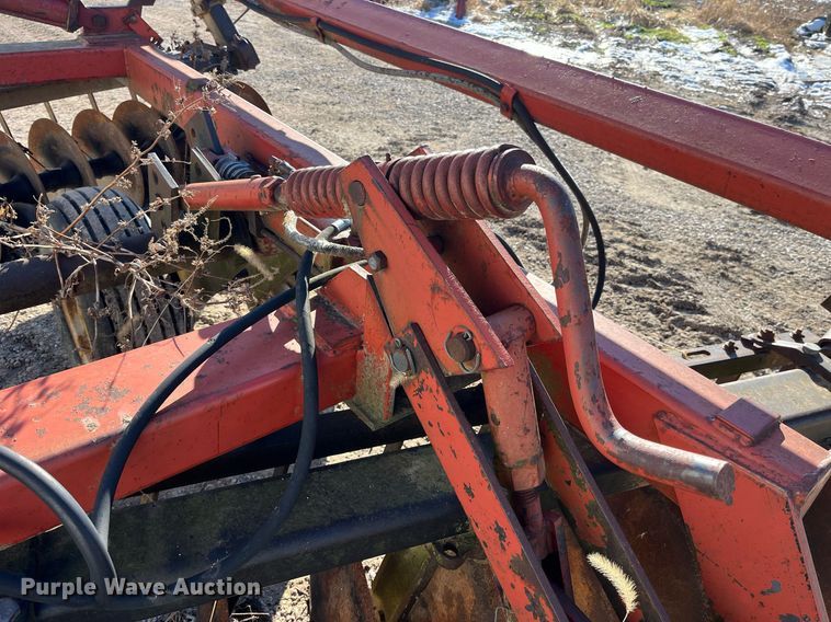 image for item LD9880 International Harvester 496  tandem disk