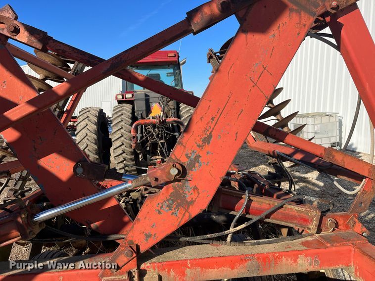 image for item LD9880 International Harvester 496  tandem disk