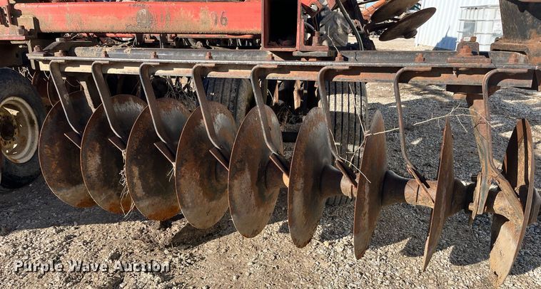 image for item LD9880 International Harvester 496  tandem disk