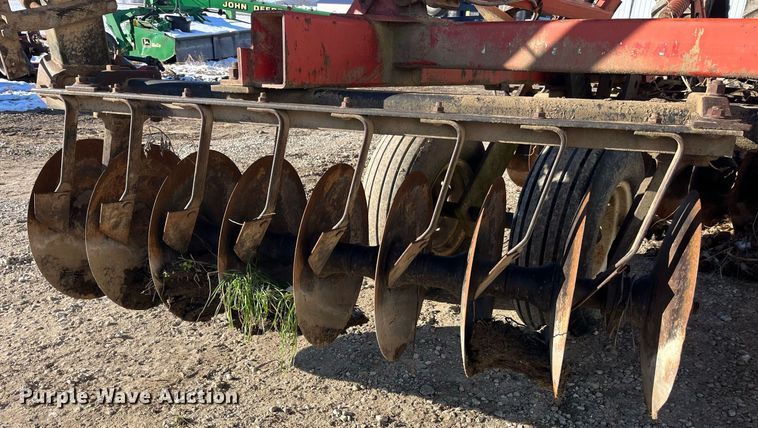 image for item LD9880 International Harvester 496  tandem disk