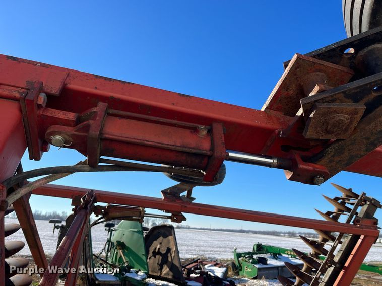 image for item LD9880 International Harvester 496  tandem disk
