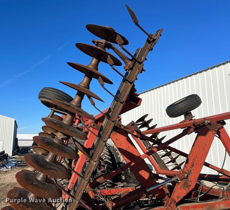 image for item LD9880 International Harvester 496  tandem disk
