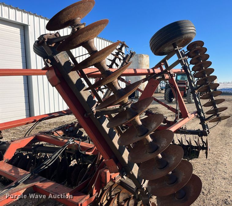 image for item LD9880 International Harvester 496  tandem disk