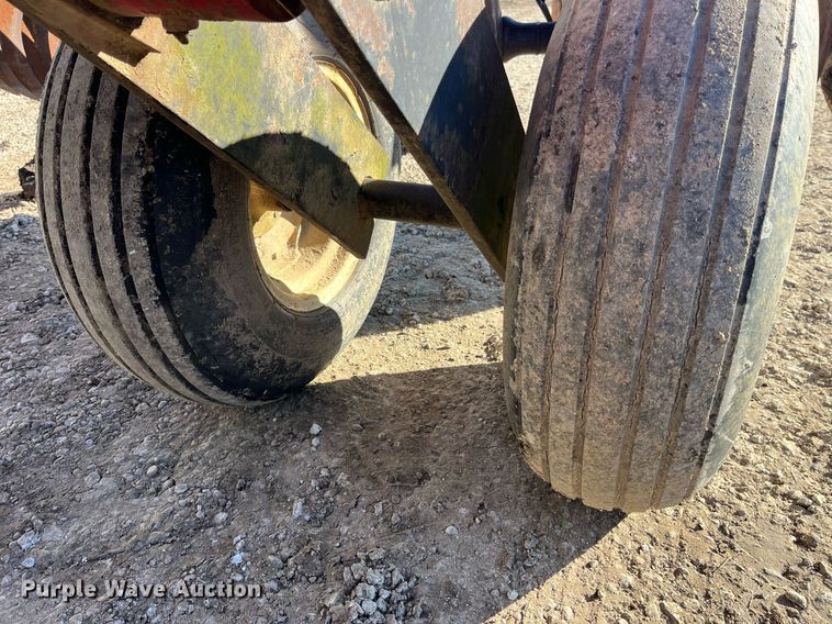 image for item LD9880 International Harvester 496  tandem disk