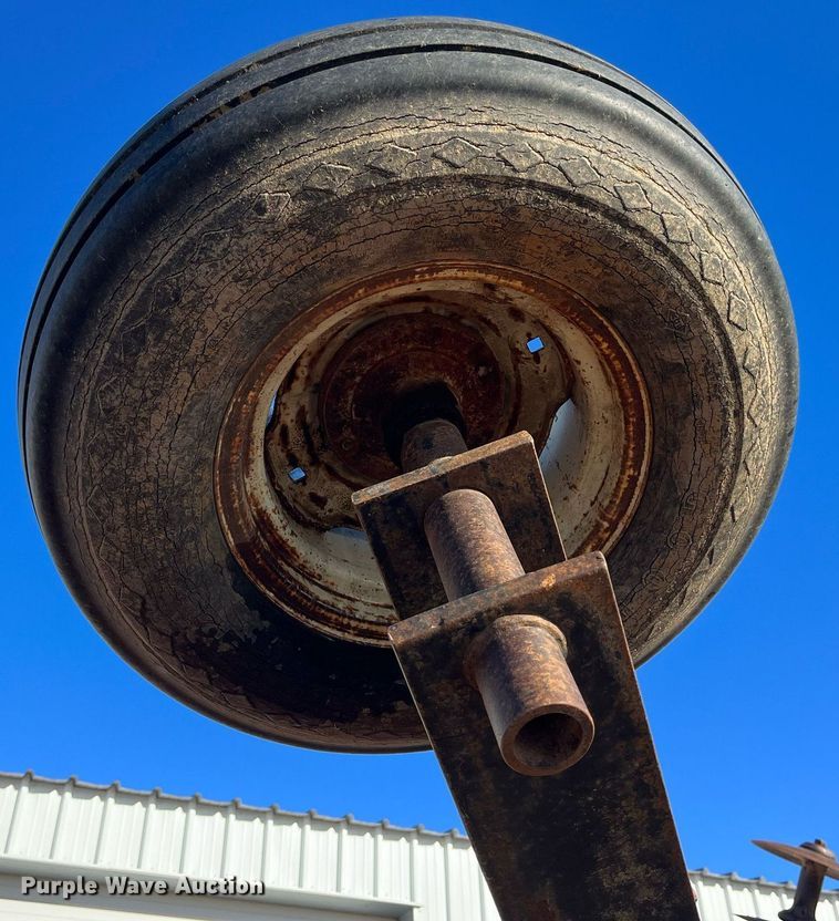 image for item LD9880 International Harvester 496  tandem disk