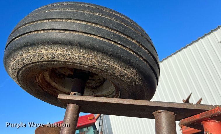 image for item LD9880 International Harvester 496  tandem disk