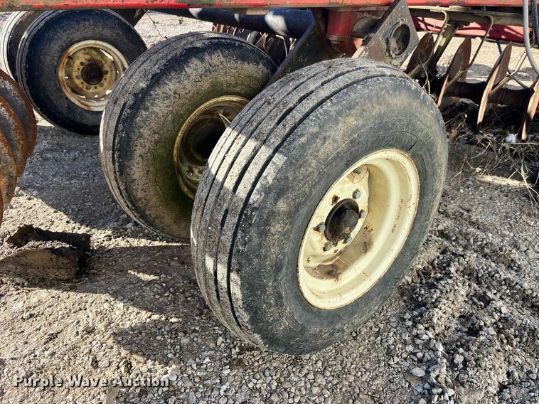 image for item LD9880 International Harvester 496  tandem disk