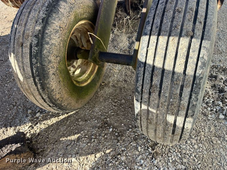 image for item LD9880 International Harvester 496  tandem disk