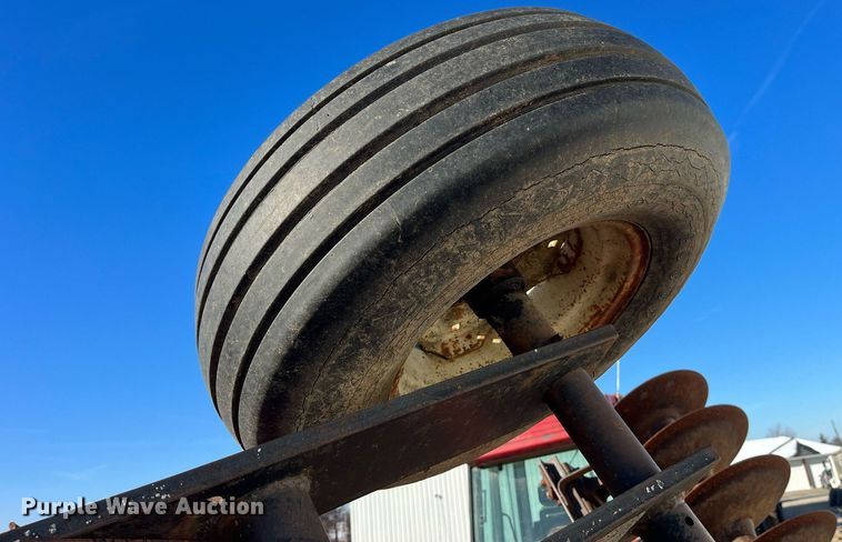 image for item LD9880 International Harvester 496  tandem disk