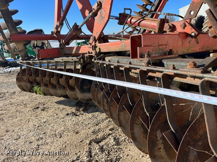 image for item LD9880 International Harvester 496  tandem disk