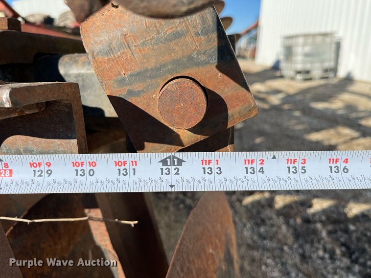 image for item LD9880 International Harvester 496  tandem disk