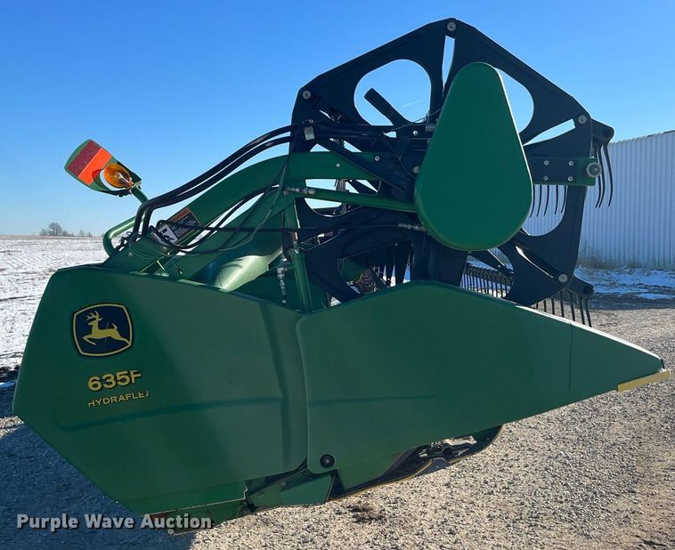 image for item LD9882 2005 John Deere 635F Hydraflex  flex head