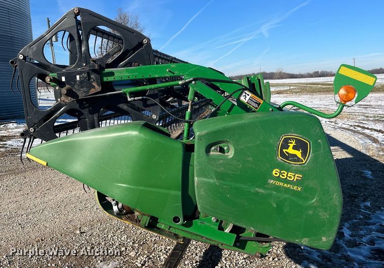 image for item LD9882 2005 John Deere 635F Hydraflex  flex head