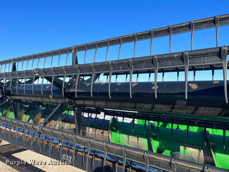 image for item LD9882 2005 John Deere 635F Hydraflex  flex head