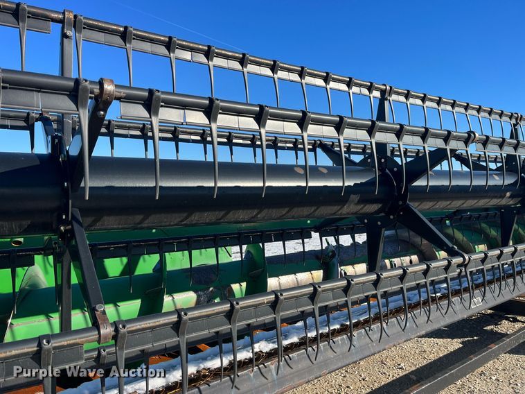 image for item LD9882 2005 John Deere 635F Hydraflex  flex head