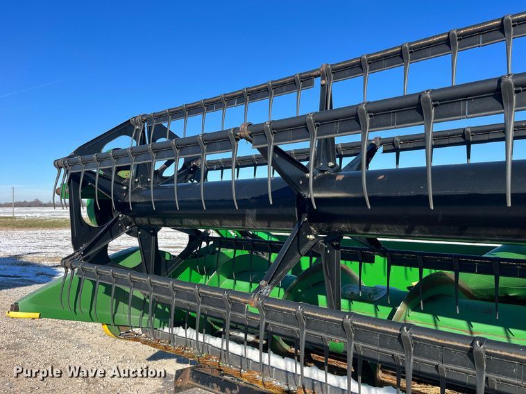 image for item LD9882 2005 John Deere 635F Hydraflex  flex head