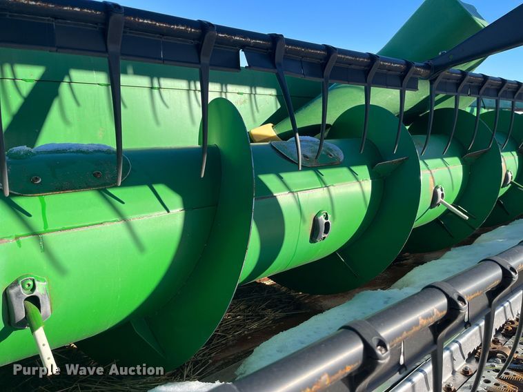 image for item LD9882 2005 John Deere 635F Hydraflex  flex head