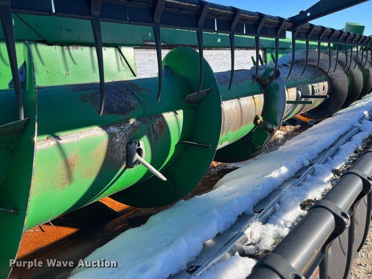 image for item LD9882 2005 John Deere 635F Hydraflex  flex head