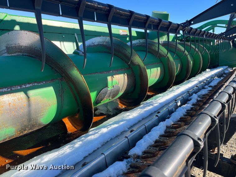 image for item LD9882 2005 John Deere 635F Hydraflex  flex head