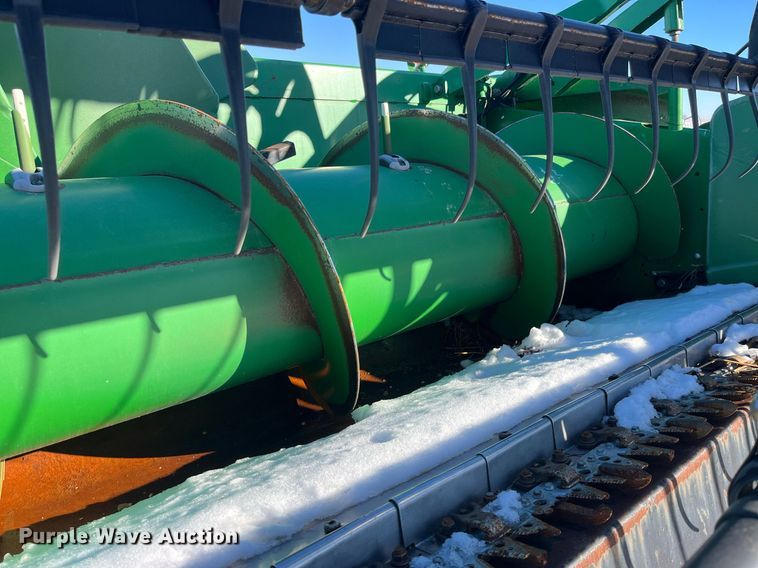 image for item LD9882 2005 John Deere 635F Hydraflex  flex head