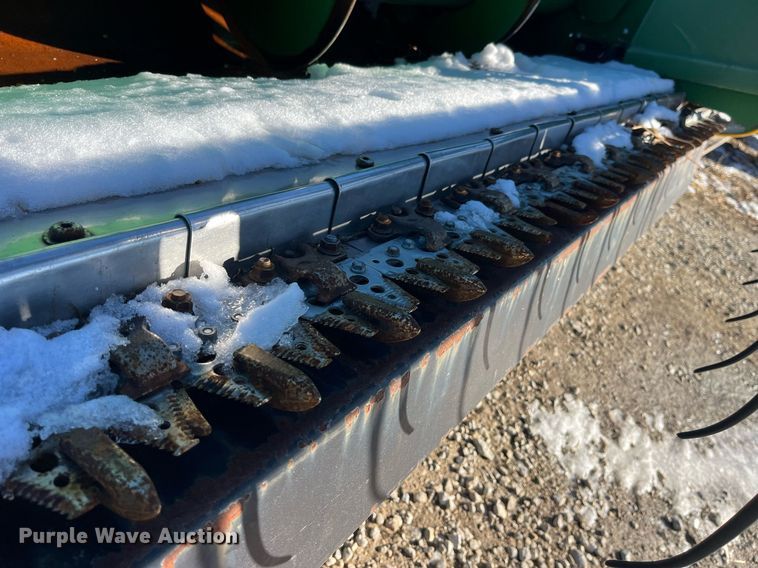 image for item LD9882 2005 John Deere 635F Hydraflex  flex head