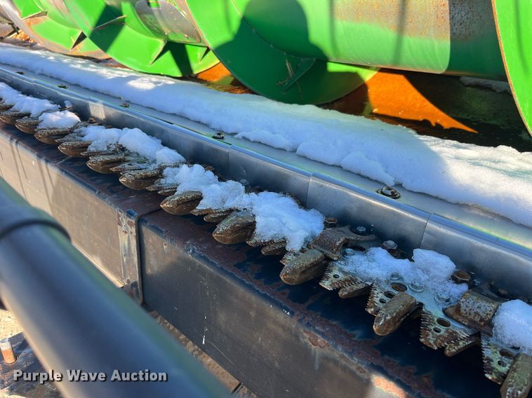 image for item LD9882 2005 John Deere 635F Hydraflex  flex head