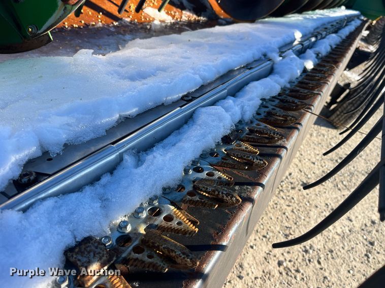 image for item LD9882 2005 John Deere 635F Hydraflex  flex head