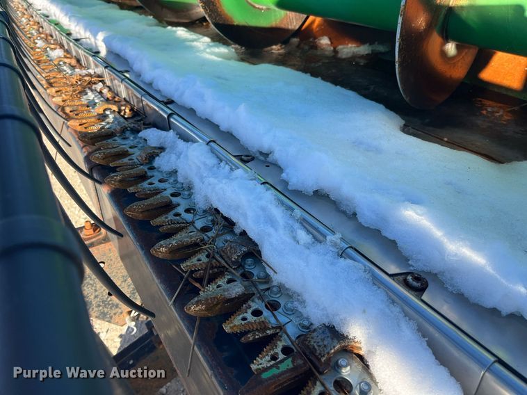 image for item LD9882 2005 John Deere 635F Hydraflex  flex head