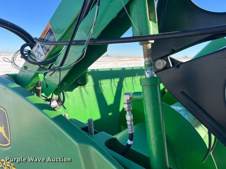 image for item LD9882 2005 John Deere 635F Hydraflex  flex head