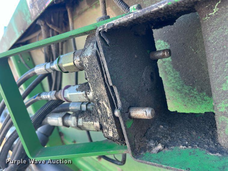 image for item LD9882 2005 John Deere 635F Hydraflex  flex head