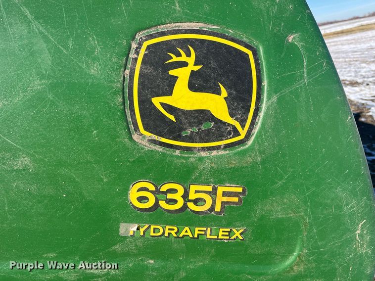 image for item LD9882 2005 John Deere 635F Hydraflex  flex head
