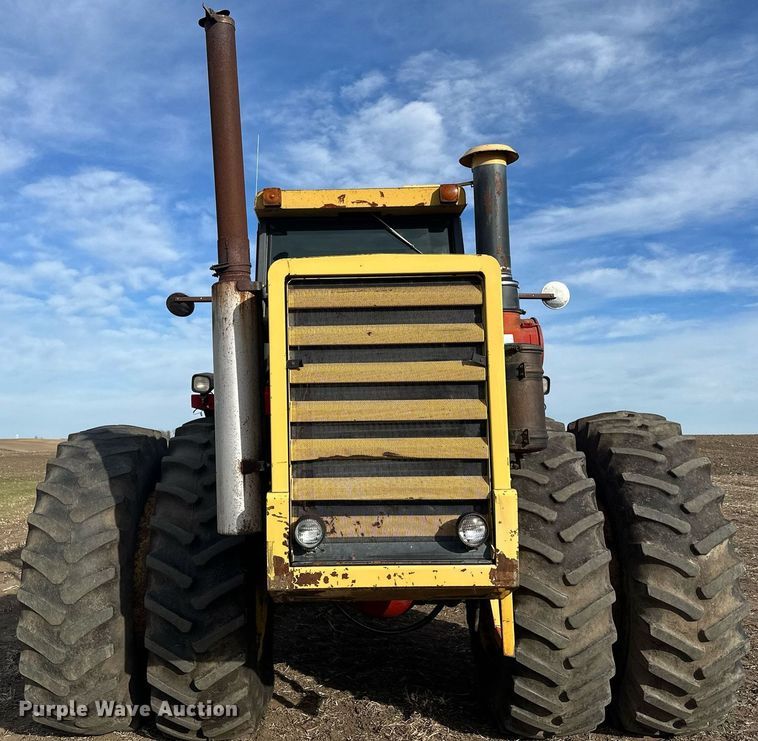 image for item LO9325 1978 Versitile 875  4WD tractor