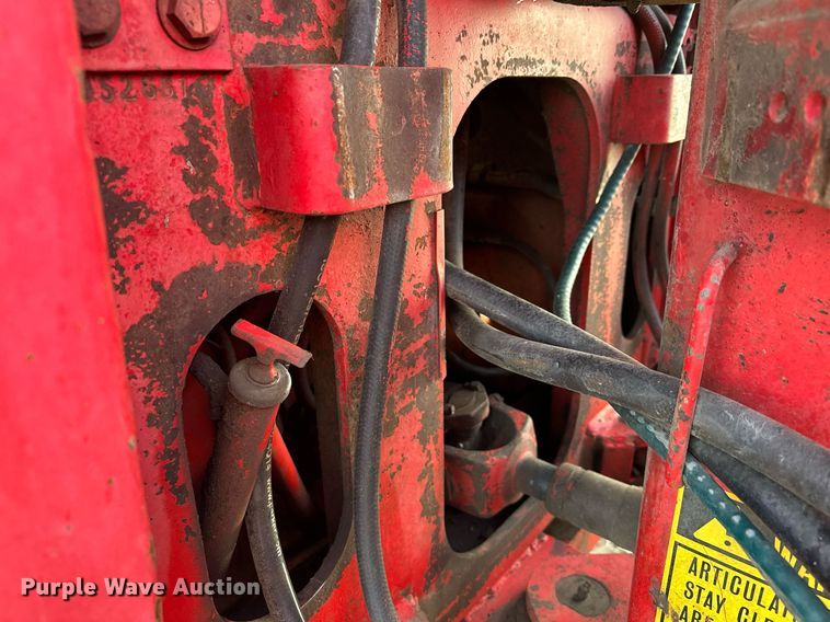 image for item LO9325 1978 Versitile 875  4WD tractor