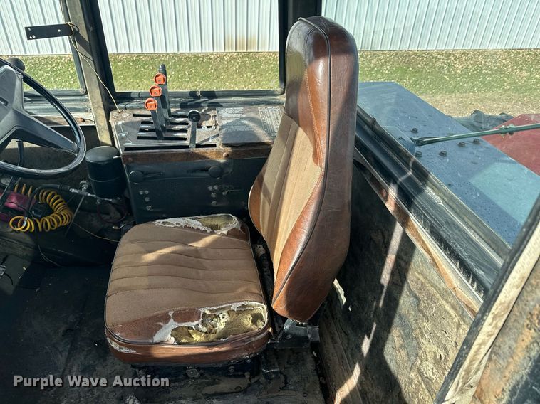 image for item LO9325 1978 Versitile 875  4WD tractor