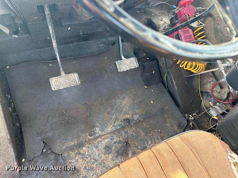 image for item LO9325 1978 Versitile 875  4WD tractor