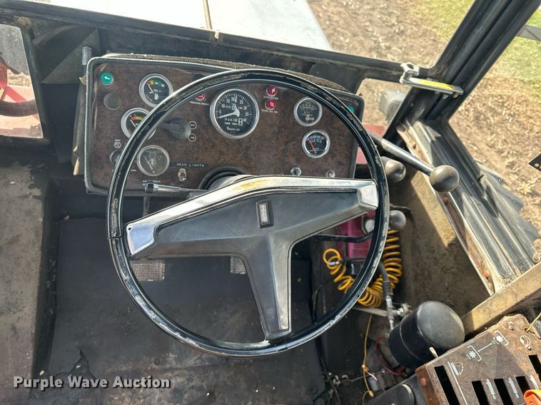 image for item LO9325 1978 Versitile 875  4WD tractor