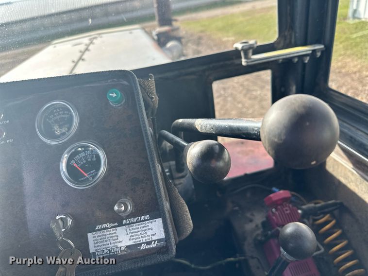 image for item LO9325 1978 Versitile 875  4WD tractor