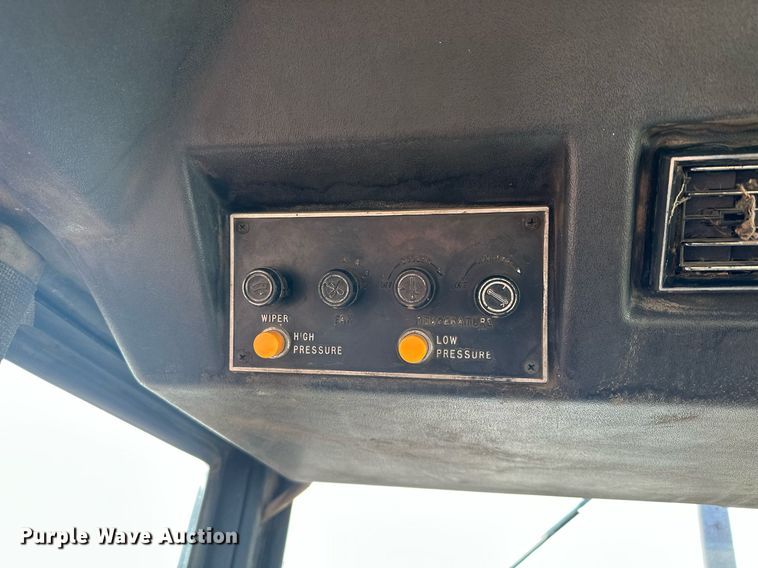 image for item LO9325 1978 Versitile 875  4WD tractor