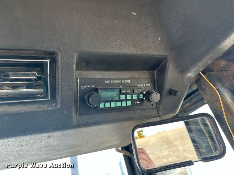 image for item LO9325 1978 Versitile 875  4WD tractor