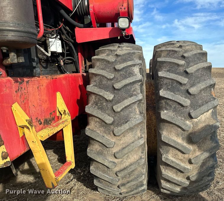 image for item LO9325 1978 Versitile 875  4WD tractor