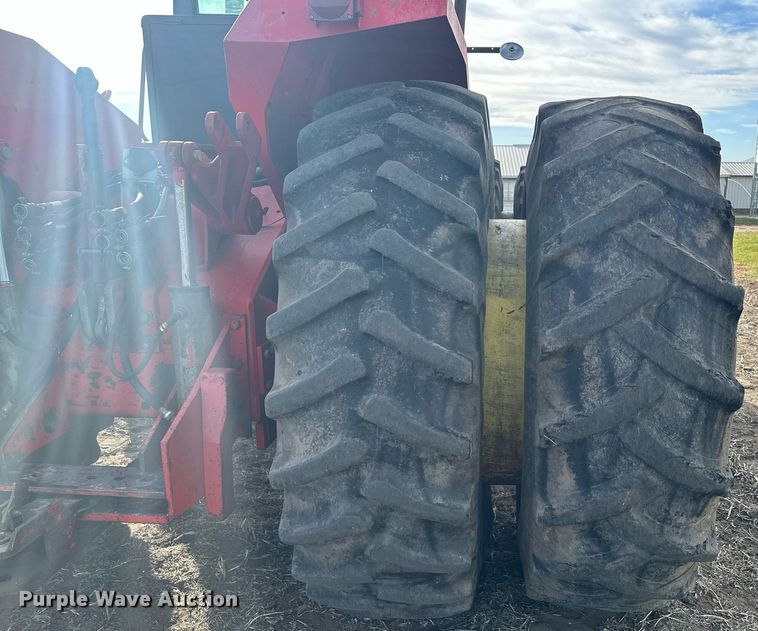 image for item LO9325 1978 Versitile 875  4WD tractor